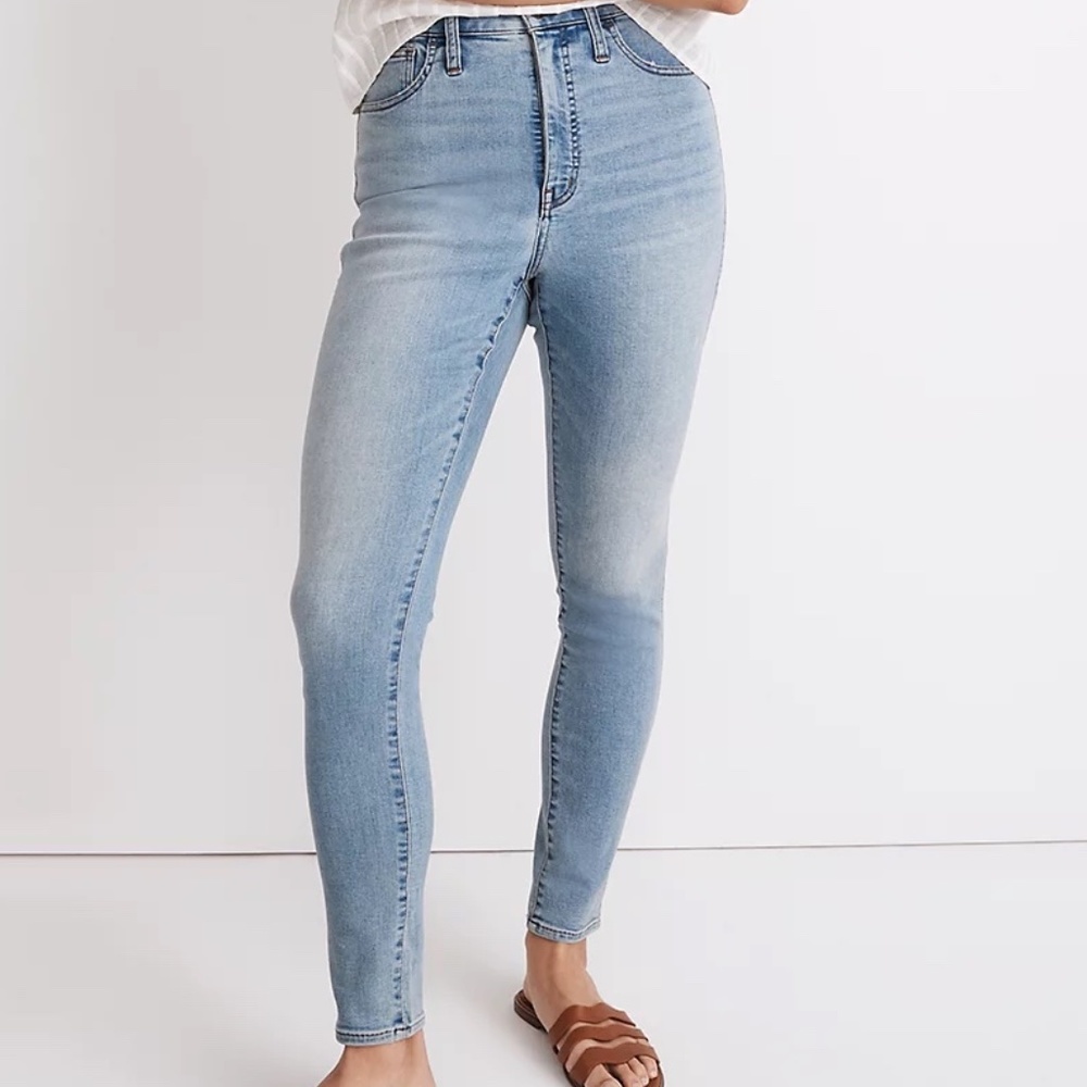 Madewell Curvy Roadtripper Authentic Jeans in Cadwell Wash